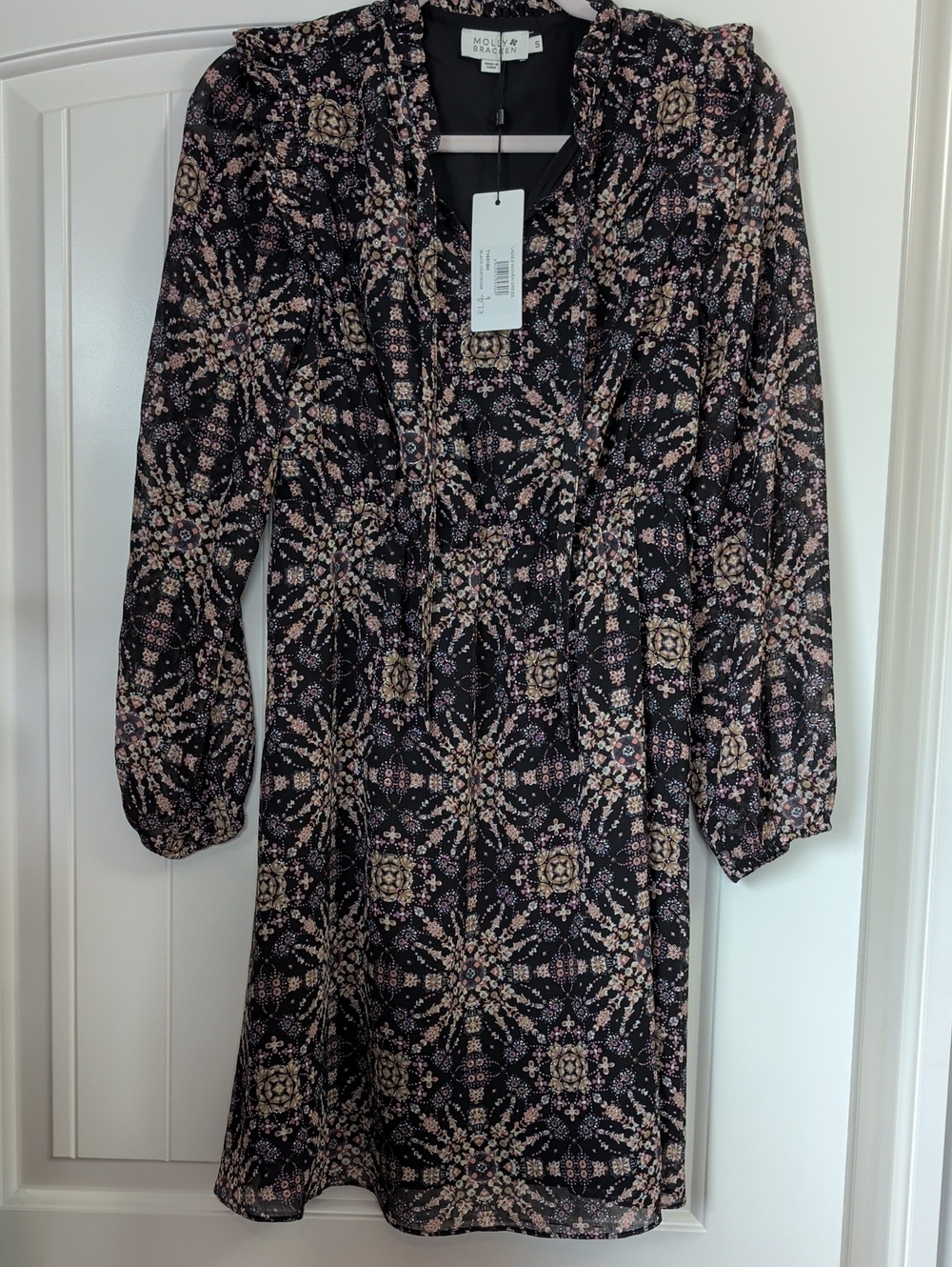 Molly Bracken Black Floral-Print Long Sleeve Dress In Size Small